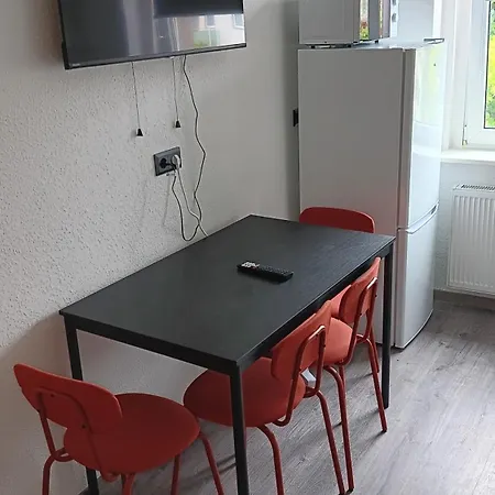 Apartamento Crew Quartier Monteurzimmer 3 Schlafzimmer Mit Küche Und Bad In Leuna